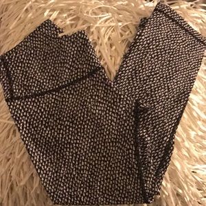 NWOT Lululemon size 6 crop workout pants